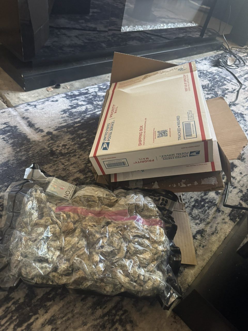 User review highlighting convenient cart drawer for flower and pre-roll orders
